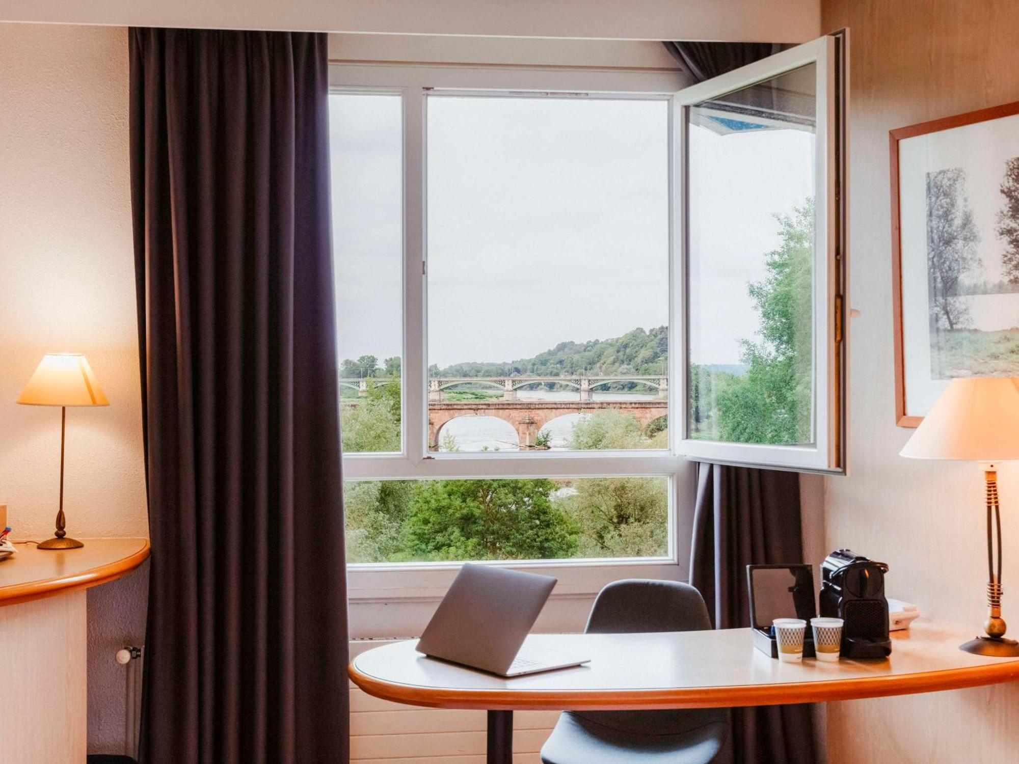 Mercure Nevers Pont De Loire Екстериор снимка