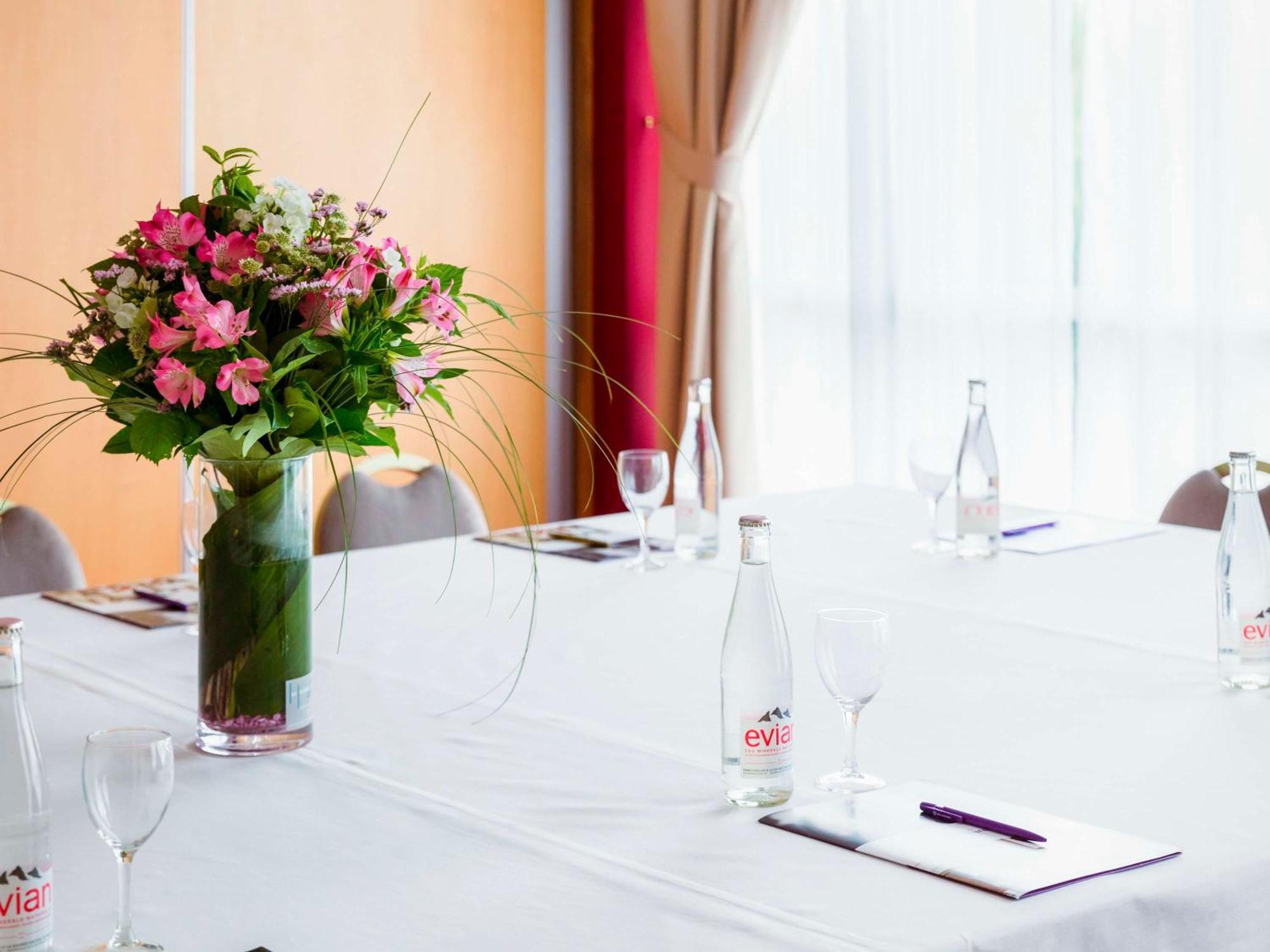 Mercure Nevers Pont De Loire Екстериор снимка