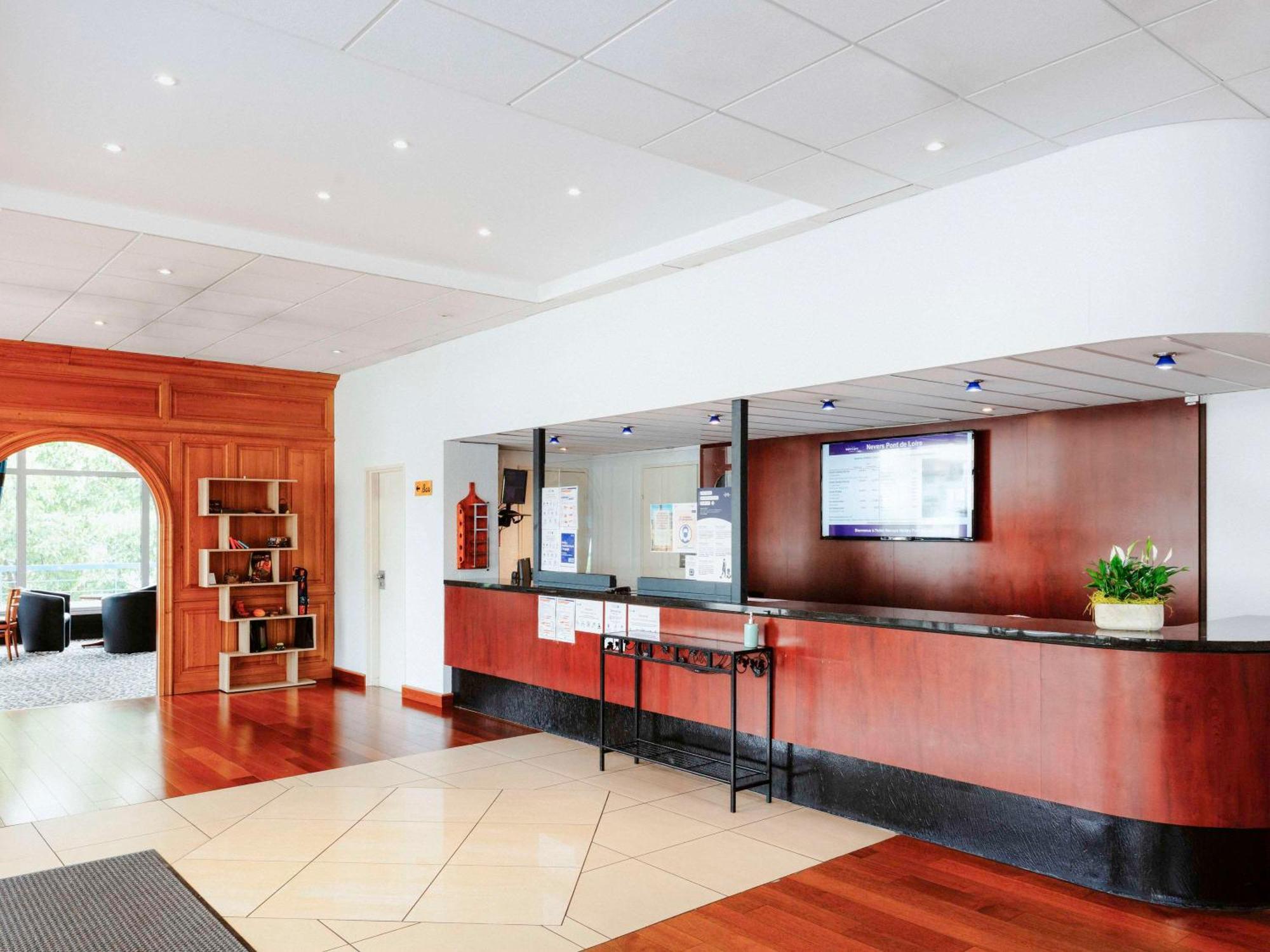 Mercure Nevers Pont De Loire Екстериор снимка