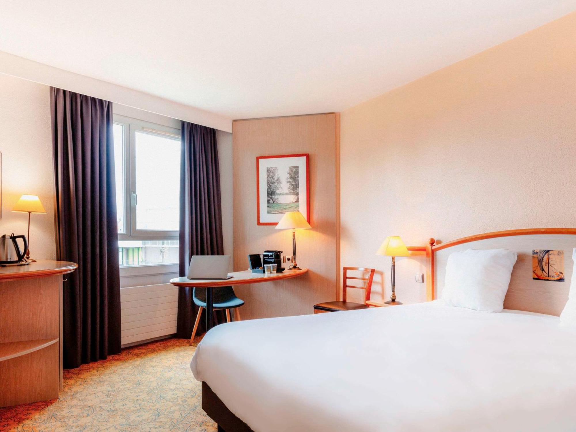 Mercure Nevers Pont De Loire Екстериор снимка