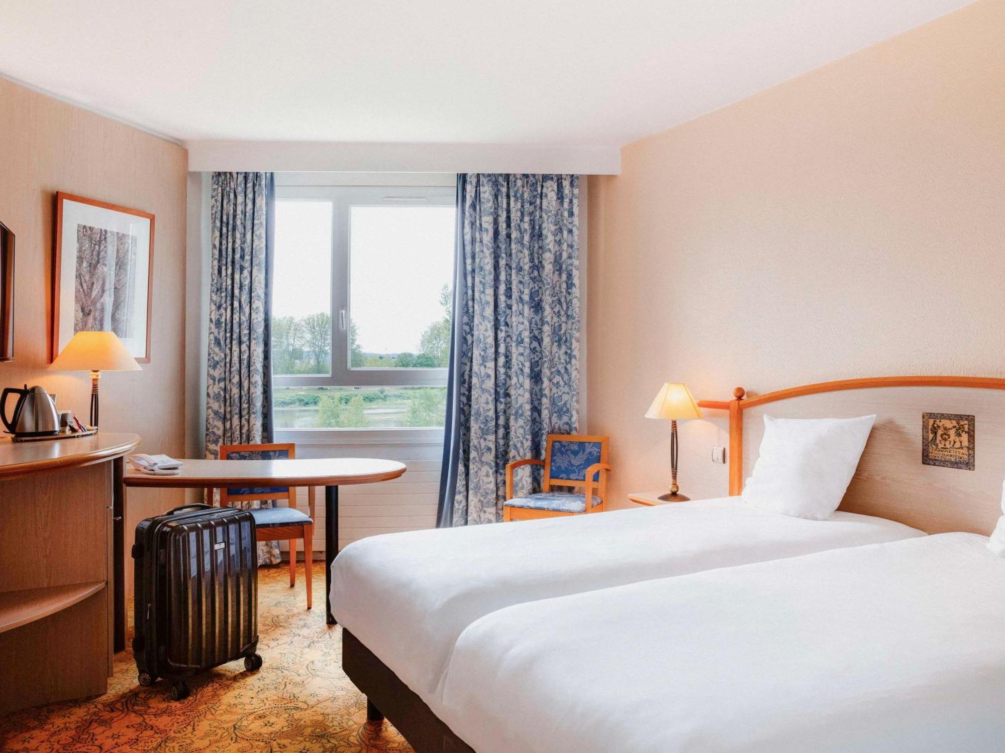 Mercure Nevers Pont De Loire Екстериор снимка