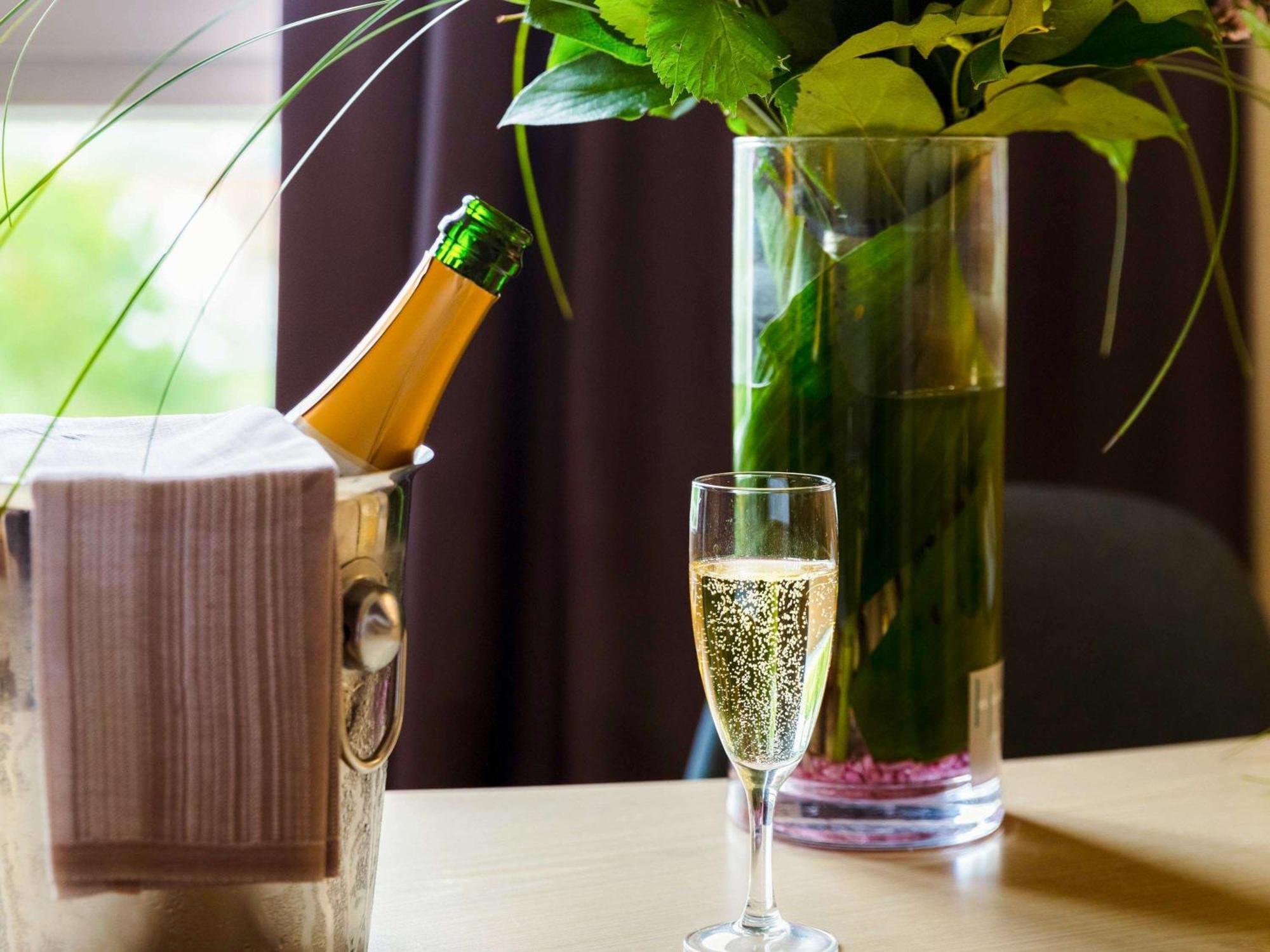 Mercure Nevers Pont De Loire Екстериор снимка