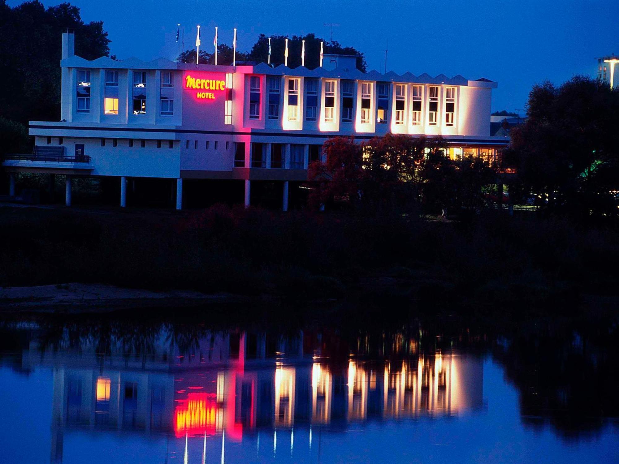 Mercure Nevers Pont De Loire Екстериор снимка