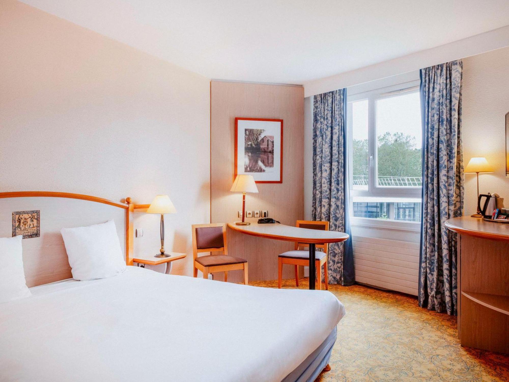 Mercure Nevers Pont De Loire Екстериор снимка