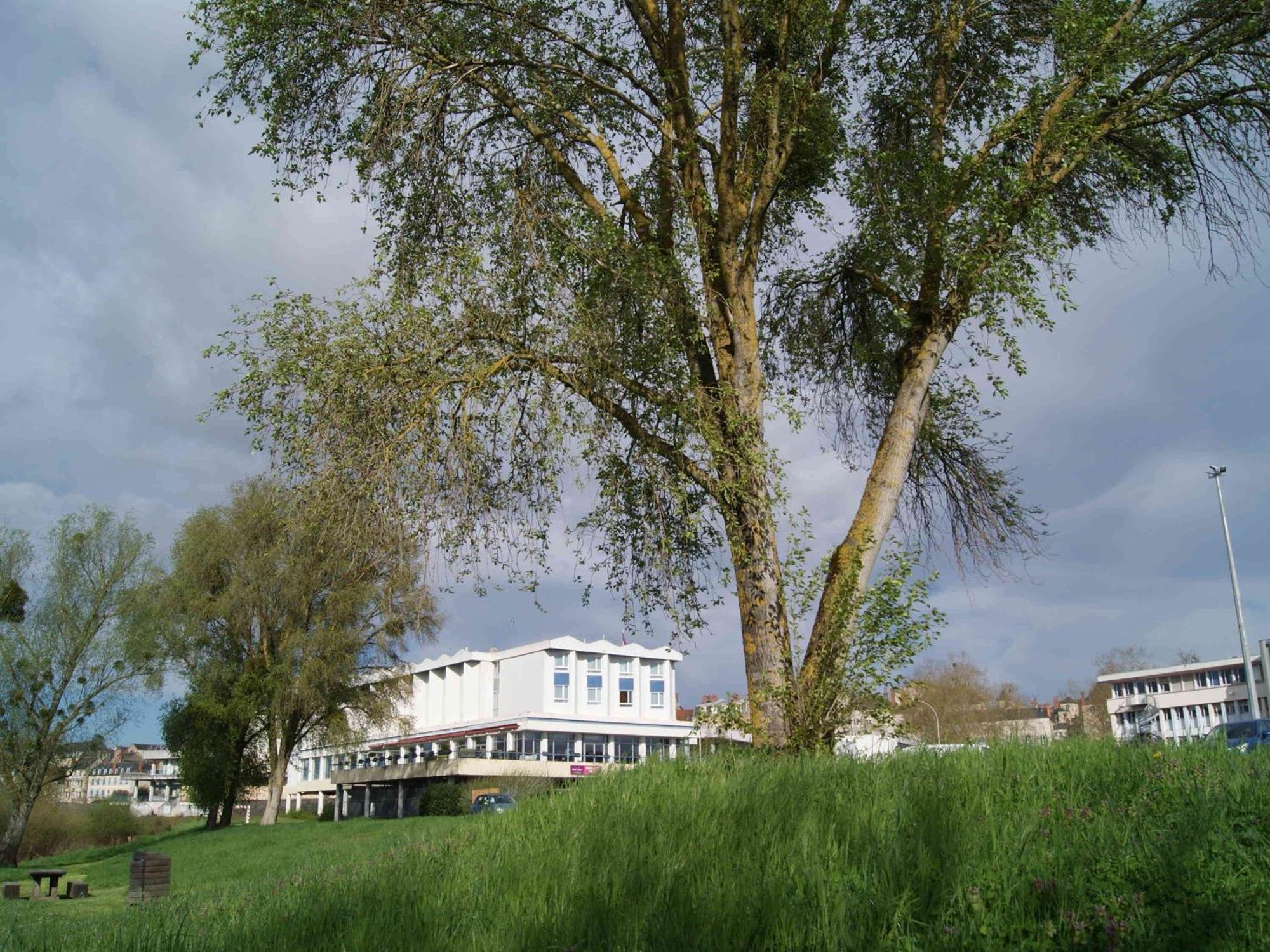 Mercure Nevers Pont De Loire Екстериор снимка